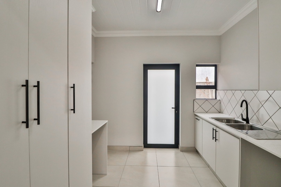 3 Bedroom Property for Sale in Fraaiuitsig Western Cape